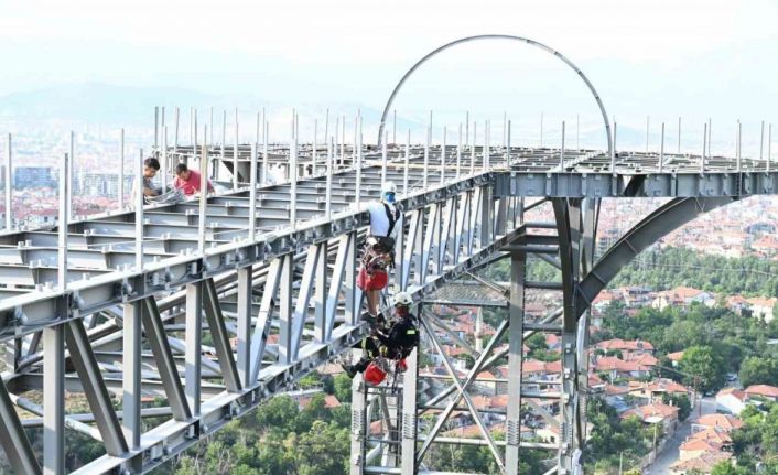 Isparta Belediyesi Türkiye’nin sayılı ve büyük cam teraslarından birini inşa ediyor