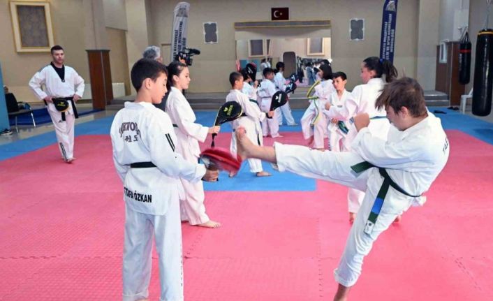 Isparta Belediyesi yaz spor kursuları yoğun ilgi görüyor