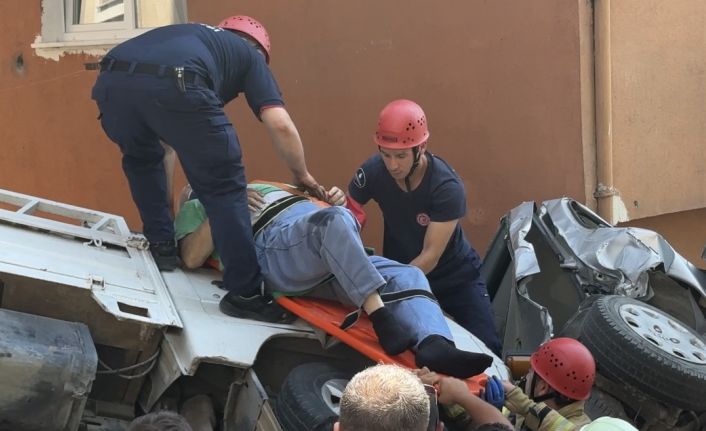 İstanbul’da kamyonet dehşeti: Ortalık savaş alanına döndü, eşi sinir krizi geçirdi