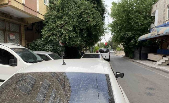 İstanbul’da sabah saatlerinde yağış etkili oldu: Bazı otomobillerin üzeri çamurla kaplandı