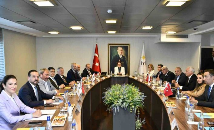 İYİ Parti lideri Akşener Başkanlık Divanı üyeleriyle bir araya geldi