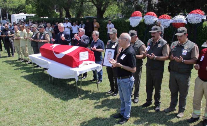İzmir’deki orman yangınında şehit olan orman işçisi memleketine uğurlandı