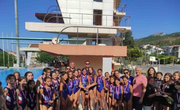 İzmir’in kızlarının bileği bükülmedi