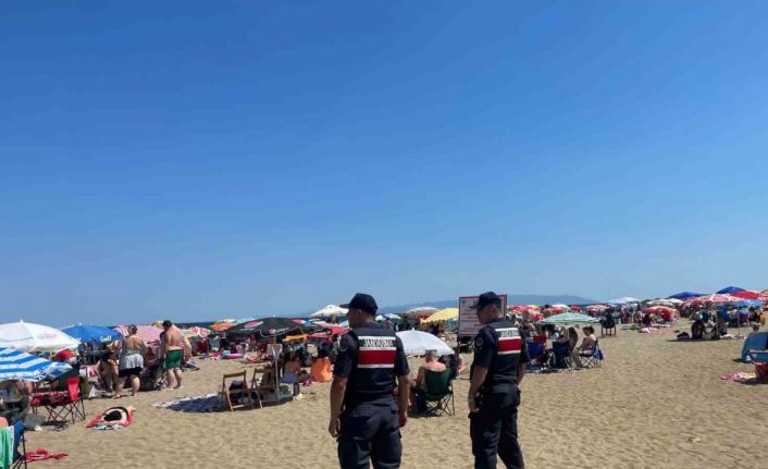 Jandarma’dan gece gündüz devriyesi: Plajları hem havadan hem karadan denetliyorlar