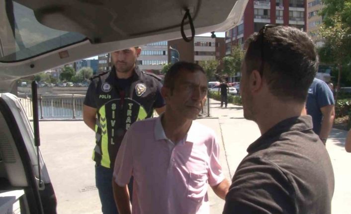 Kadıköy’de ceza yiyen minibüs şoföründen ilginç tepki: ’Mor ışıkta geçtim’