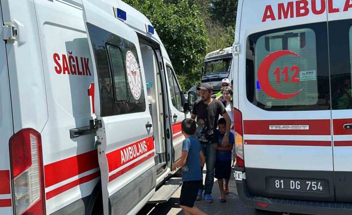 Kamyon ile otomobil çarpıştı: 3’ü çocuk 5 yaralı