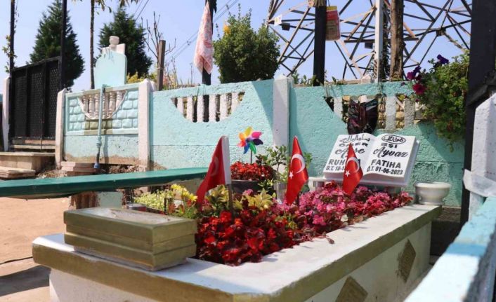 Kanserden kaybettiği eşinin kabrini bu hale getirdi: Gören dönüp bir daha bakıyor