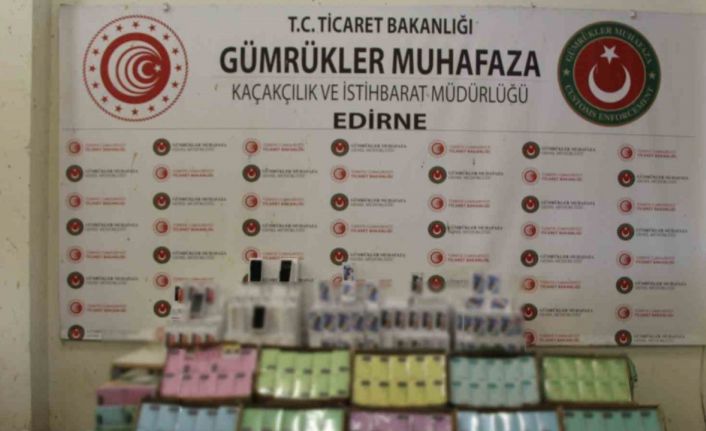 Kapıkule’de 10 milyon TL değerinde kaçak cep telefonu ve elektronik sigara ele geçirildi