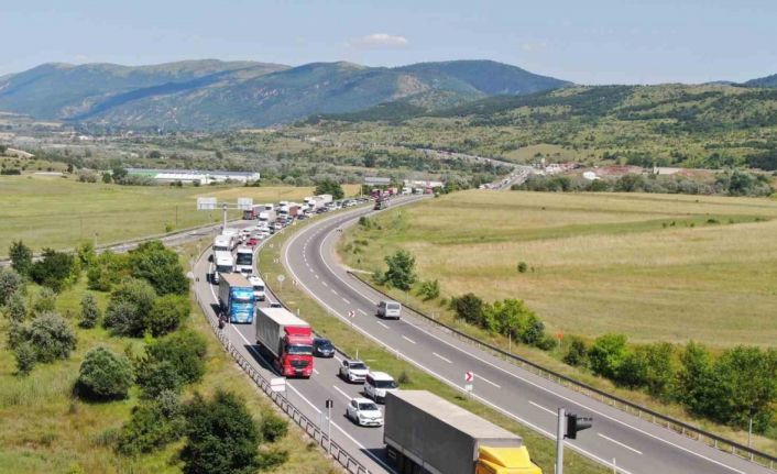 Karabük’te bayram dönüşü yoğunluğu tatilin son gününde de devam ediyor