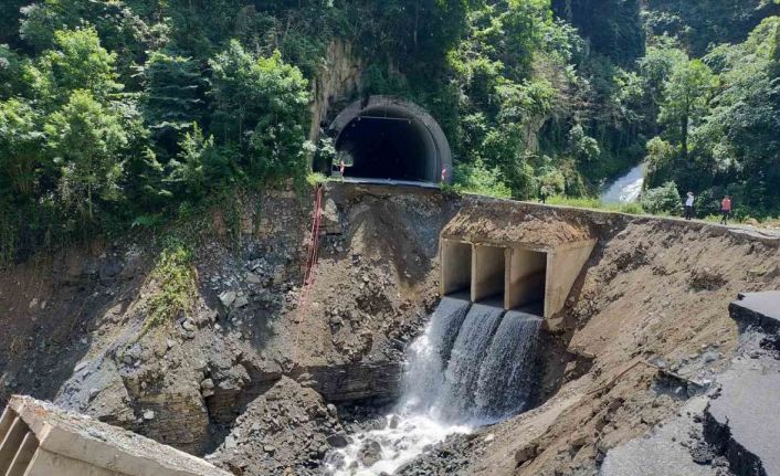 Karadeniz-Akdeniz Yolu’nun Ordu etabı ulaşıma kapandı