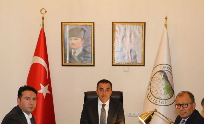 Kars’ta muhtarlar toplantısı sürüyor