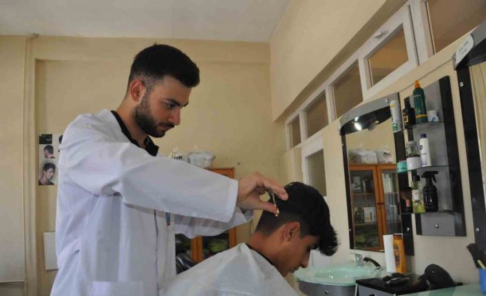 Kızıltepe Halk Eğitim Merkezinden aldığı sertifikayla İngiltere’de kendi işini kurdu