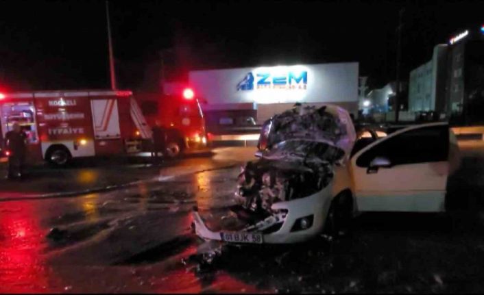 Kontrolden çıkan araç otomobile çarpıp alev aldı