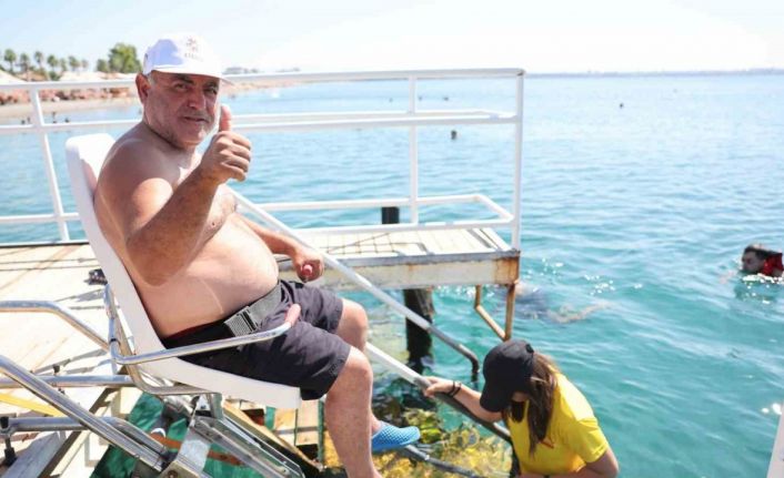 Konyaaltı Engelsiz Plajı bu yıl da engellilerin gözdesi