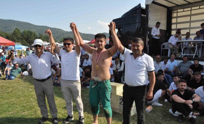 Köyde bayram şenliği