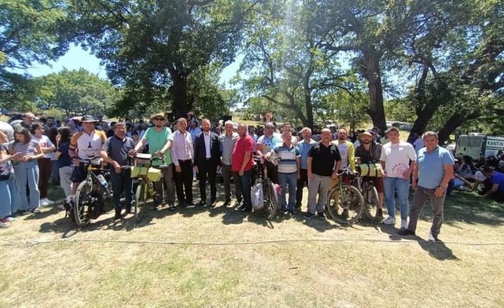 Köyde düzenlenen bayram etkinliği renkli görüntüleri sahne oldu