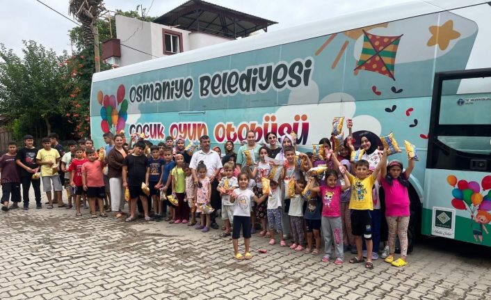 Kuran kursu öğrencileri çocuk oyun otobüsünde doyasıya eğlendi