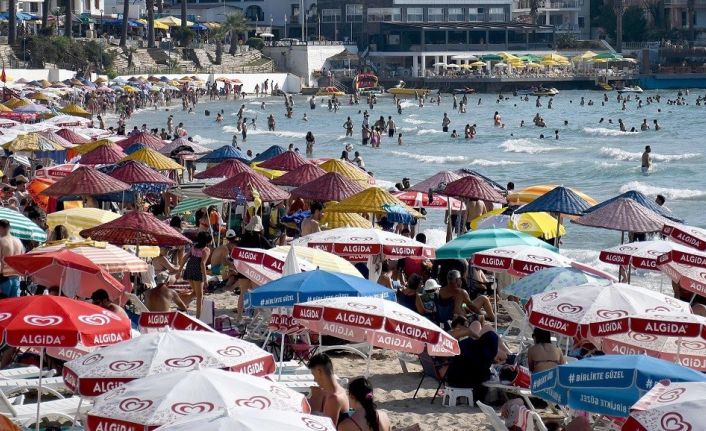 Kuşadası bayram tatilinde 2 milyon ziyaretçi ağırladı