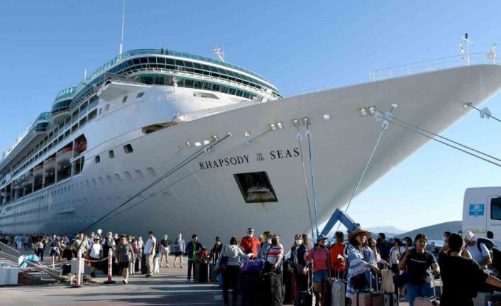 Kuşadası kruvaziyer turizminde rekora koşuyor