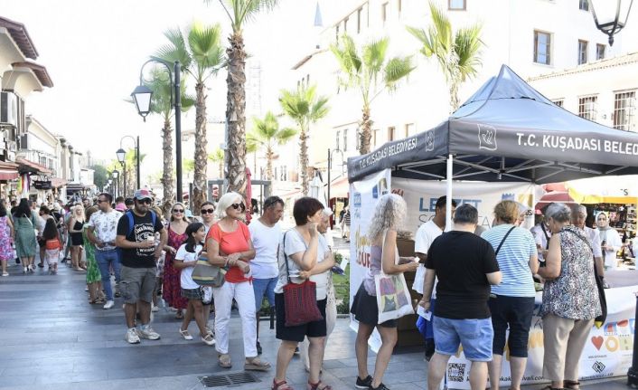 Kuşadası Sokak Festivali’nin lezzet durakları dayanışma noktası oldu
