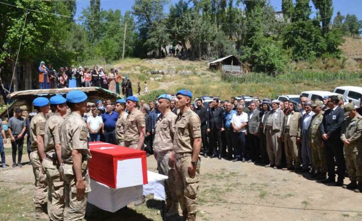 Kuzey Irak’ta kalp krizi geçiren güvenlik korucusu son yolculuğuna uğurlandı
