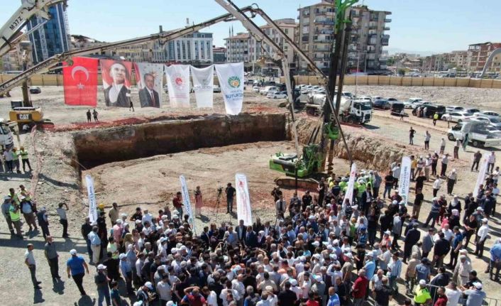 Malatya’da yerinde dönüşümde ilk kazma vuruldu