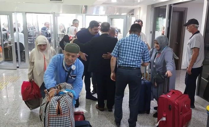 Malatyalı hacıların yurda dönüşü başladı