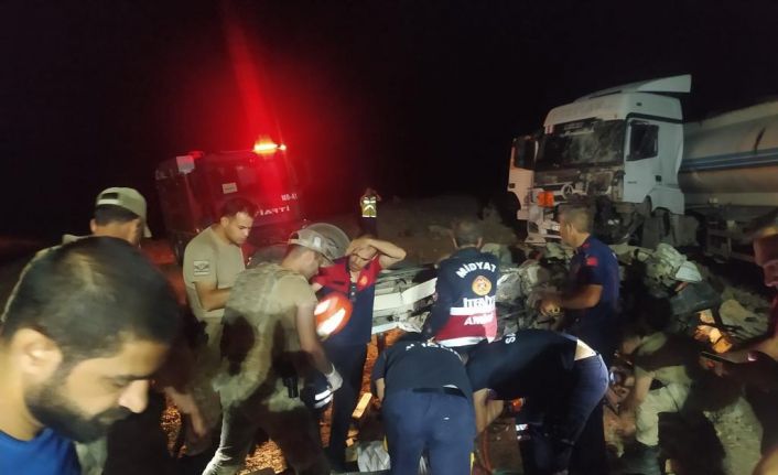 Mardin’de tanker ile kamyonet kafa kafaya çarpıştı: 1 ölü, 2 yaralı