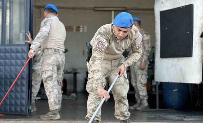 Mehmetçik temizliğe destek veriyor
