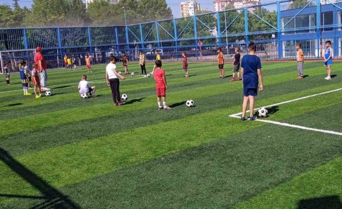 Melikgazi Belediyesi’nin yaz okulu ve spor kurslarından 21 bin kişi faydalanıyor
