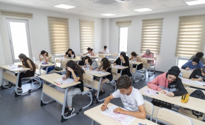 Mersin Büyükşehirin kurs merkezlerinde 18 öğrenci ilk 50 binde