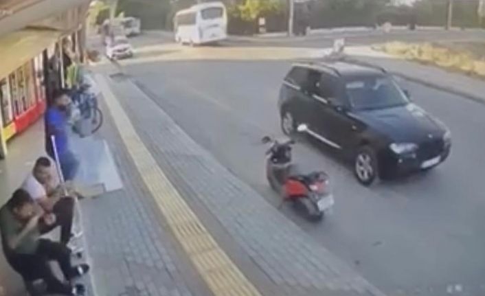 Mersin’deki cinayet anı kameraya yansıdı