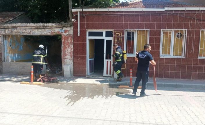 Metruk binada yangın