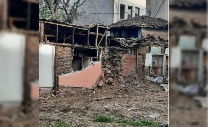 Metruk binalar tehlike arz ediyor