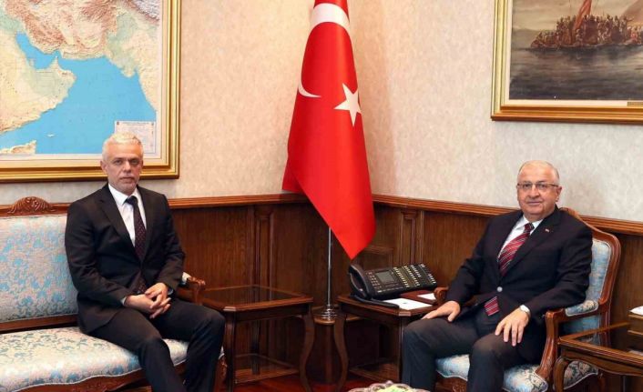 Milli Savunma Bakanı Yaşar Güler, Kuzey Kıbrıs Türk Cumhuriyeti’nin Ankara Büyükelçisi İsmet Korukoğlu’nu kabul etti.