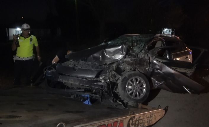 Muş’ta hafif ticari araç ile otomobil çarpıştı: 1’i bebek 8 kişi yaralandı