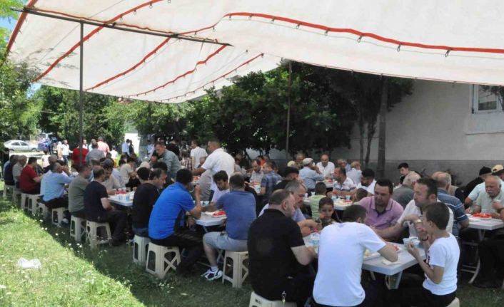 Namaza gelmeyenlerin suya atıldığı o köyde bayram şenliği