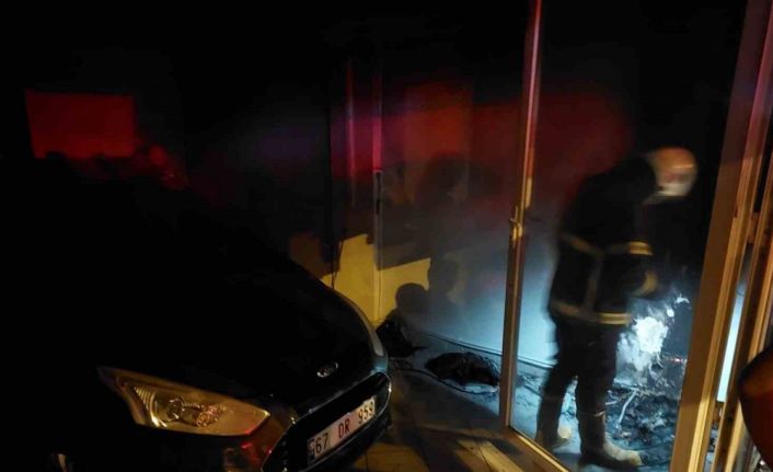 Oto aksesuar dükkanında çıkan yangında faciadan dönüldü