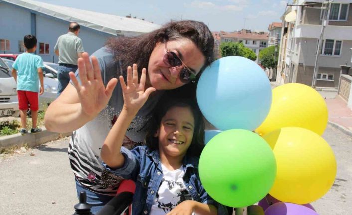 (ÖZEL) En büyük hayali akülü sandalye olan Muhammet’e yardımseverler sürpriz yaptı