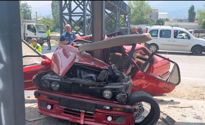 (Özel) İkiye katlanmıştı... Abi kardeşin karıştığı feci kaza güvenlik kamerasına böyle yansıdı