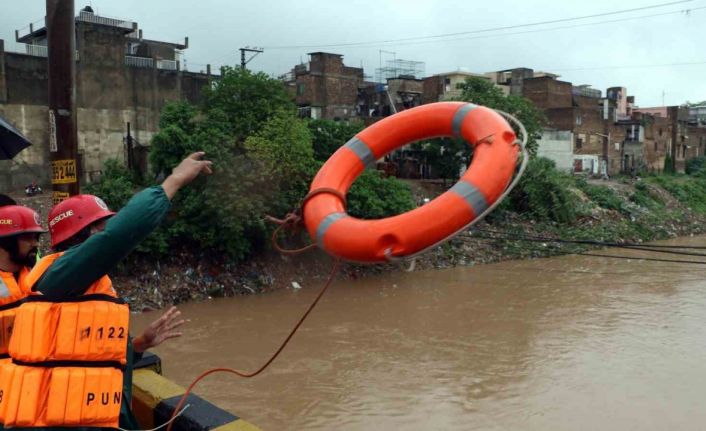Pakistan’da muson yağmurlarında ölü sayısı 133’e yükseldi