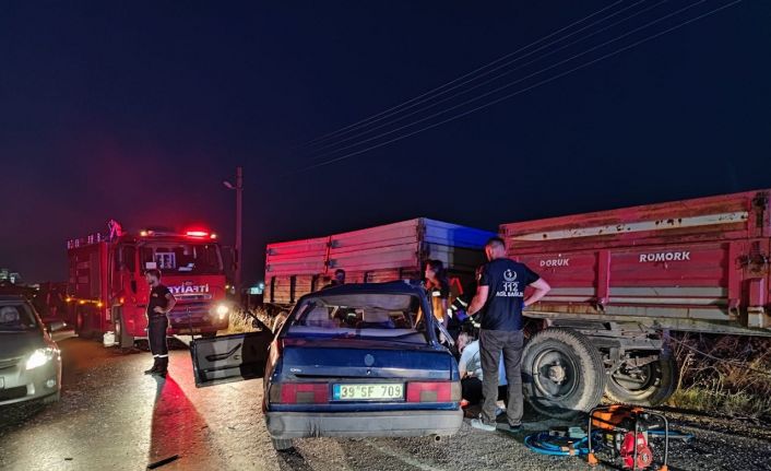 Park halindeki traktörün römorkuna çarptı: 1 ölü, 1 yaralı