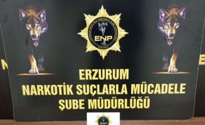 Polisten kaçan şüphelinin yere attığı poşetten 160 gram bonzai çıktı