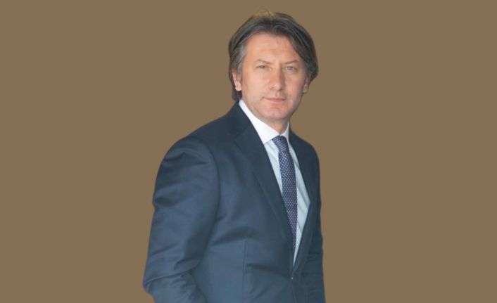 Prof. Dr. Köksal Yuca: "Burun estetiğinde teknolojik aletlerden ziyade cerrahın bilgisi, tecrübesi ve yeteneği önemlidir"