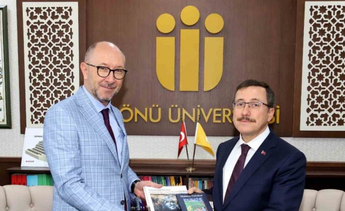 Rektör Fuat Erdal, deprem bölgesindeki üniversite rektörleri ile bir araya geldi