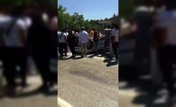 Sakarya’da otomobil takla attı: 2’si çocuk 4 yaralı