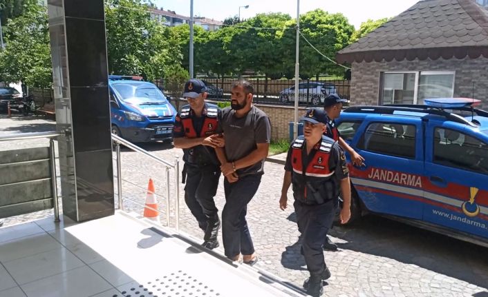 Samsun’da amcaoğulları arasındaki silahlı çatışmada gözaltı alınan 3 şahıs adliyeye sevk edildi