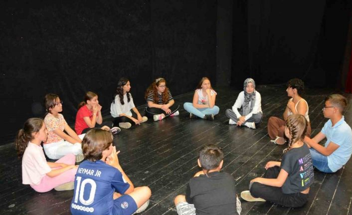 Sanat atölyeleri renklerin ahengi, mandala ve tiyatro atölyesi ile devam ediyor