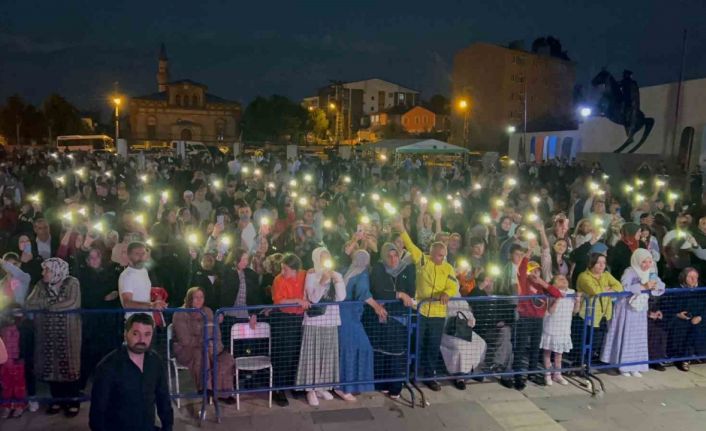 Sarıkamışlılar halaylarla coştu