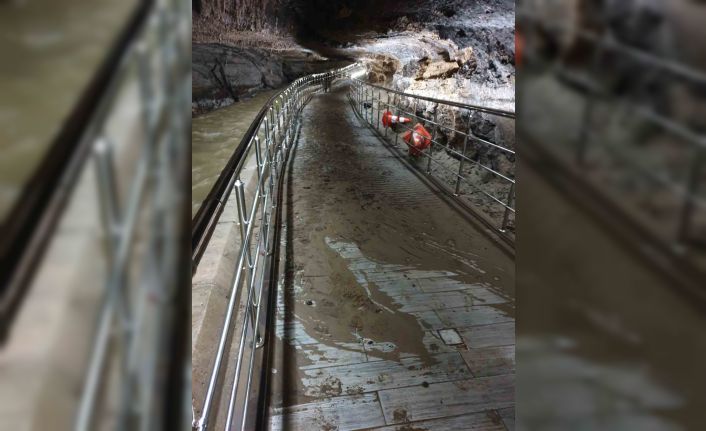 Sel turizmin en gözde mekanını da vurdu
